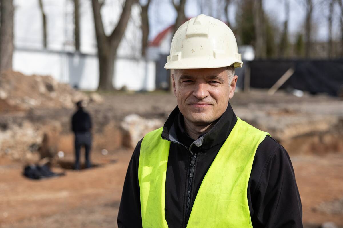 Prie Šiaulių katedros pradedami iškasti sovietų karių palaikai