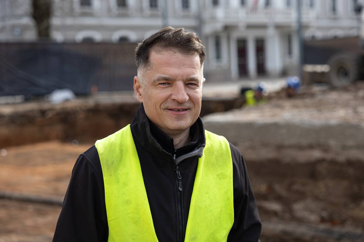 Prie Šiaulių katedros pradedami iškasti sovietų karių palaikai