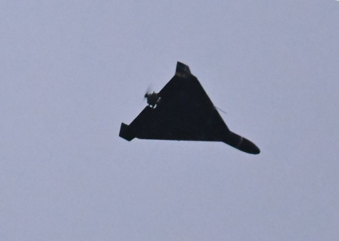 
<span>Pareigūnai: Rusija siunčia Iranui patobulintus dronus, naudotus kare Ukrainoje</span>
