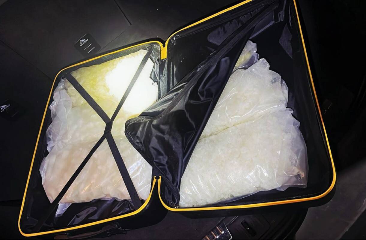 
<span>Policininkai Lazdijų rajone sulaikė lenką su 30 kilogramų galimai narkotinių medžiagų</span>
