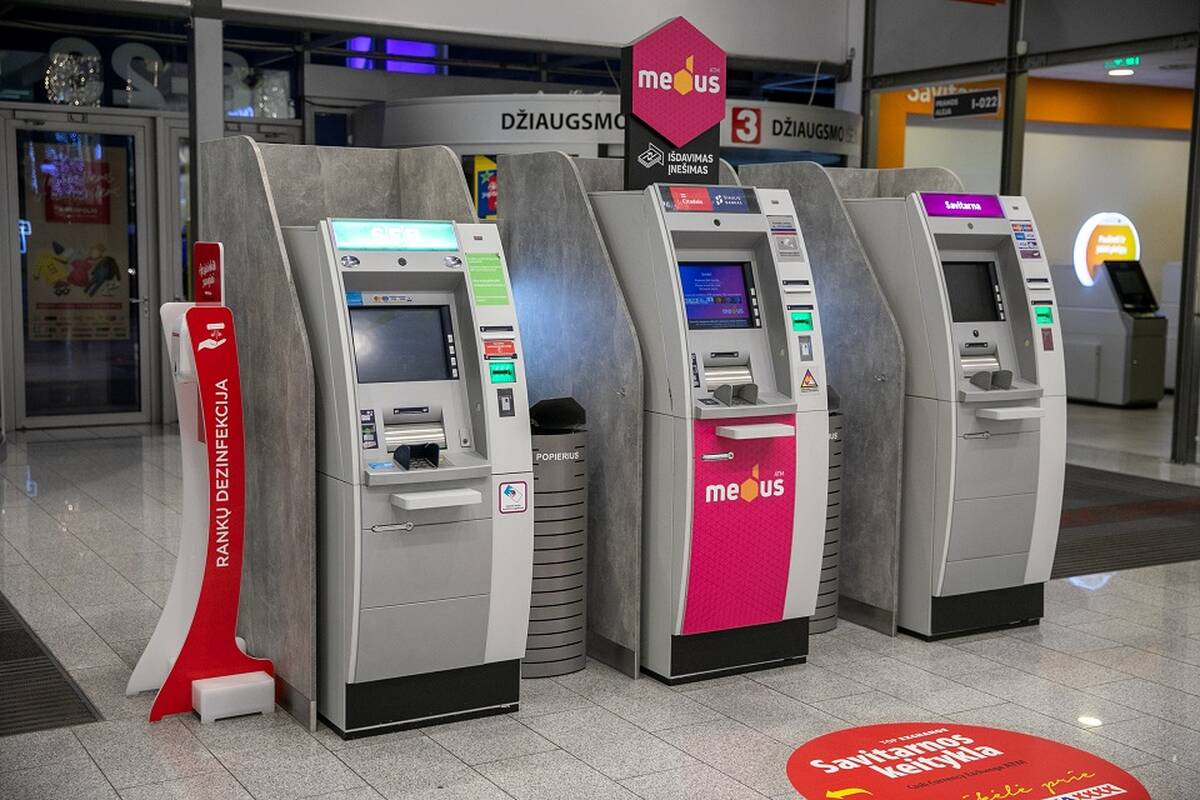 
<span>LB atstovas: Lietuvoje dar trūksta kelių dešimčių bankomatų</span>
