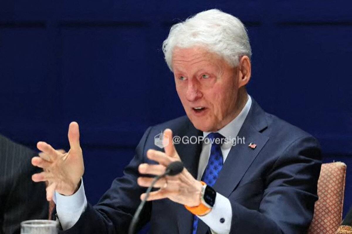 
<span>Clintonas pareiškė nieko nežinojęs apie Epsteino nusikaltimus</span>
