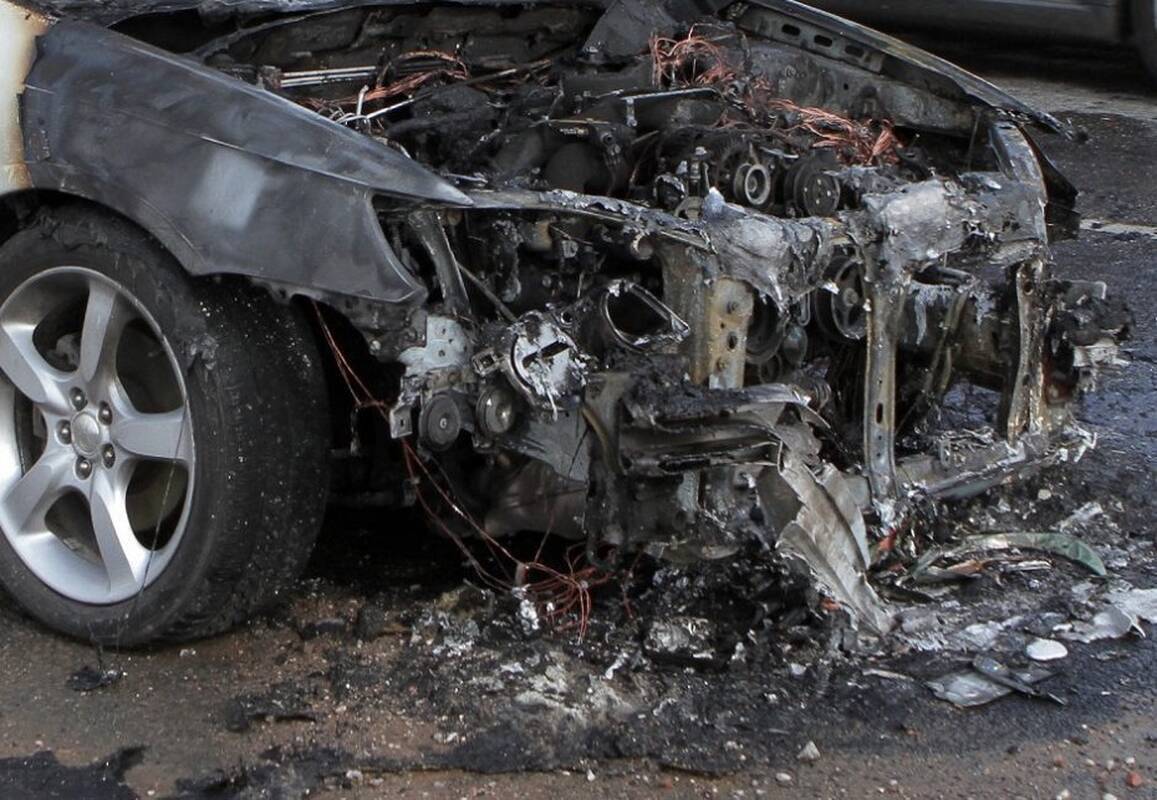 
<span>Naktinis gaisras Kauno įmonėje: supleškėjo automobiliai</span>
