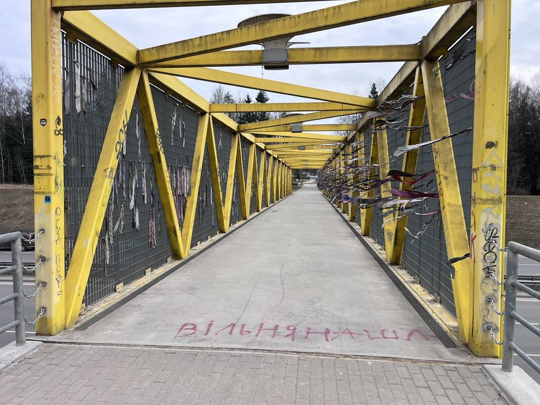 
<span>Paaiškėjo, kas viešose sostinės vietose rašinėjo „Vilnia naša“</span>
