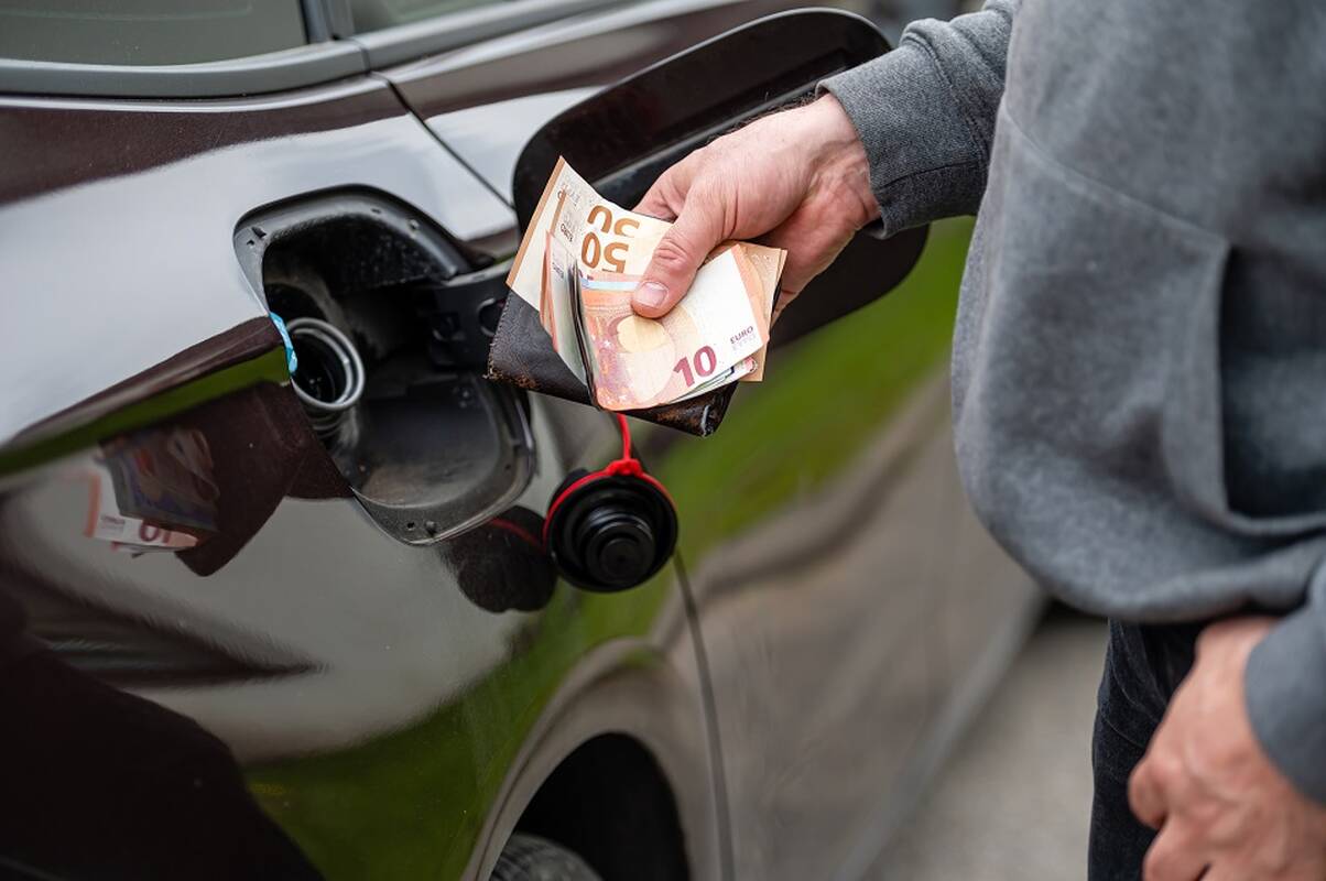 
<span>Ministras: EK neoficialiai vertina, kad kuro akcizo sumažinimo mechanizmas nėra bloga priemonė</span>
