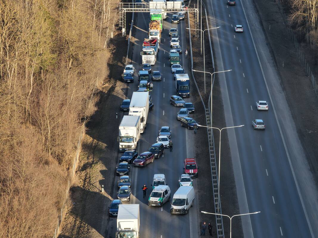 Magistralėje – penkių automobilių avarija