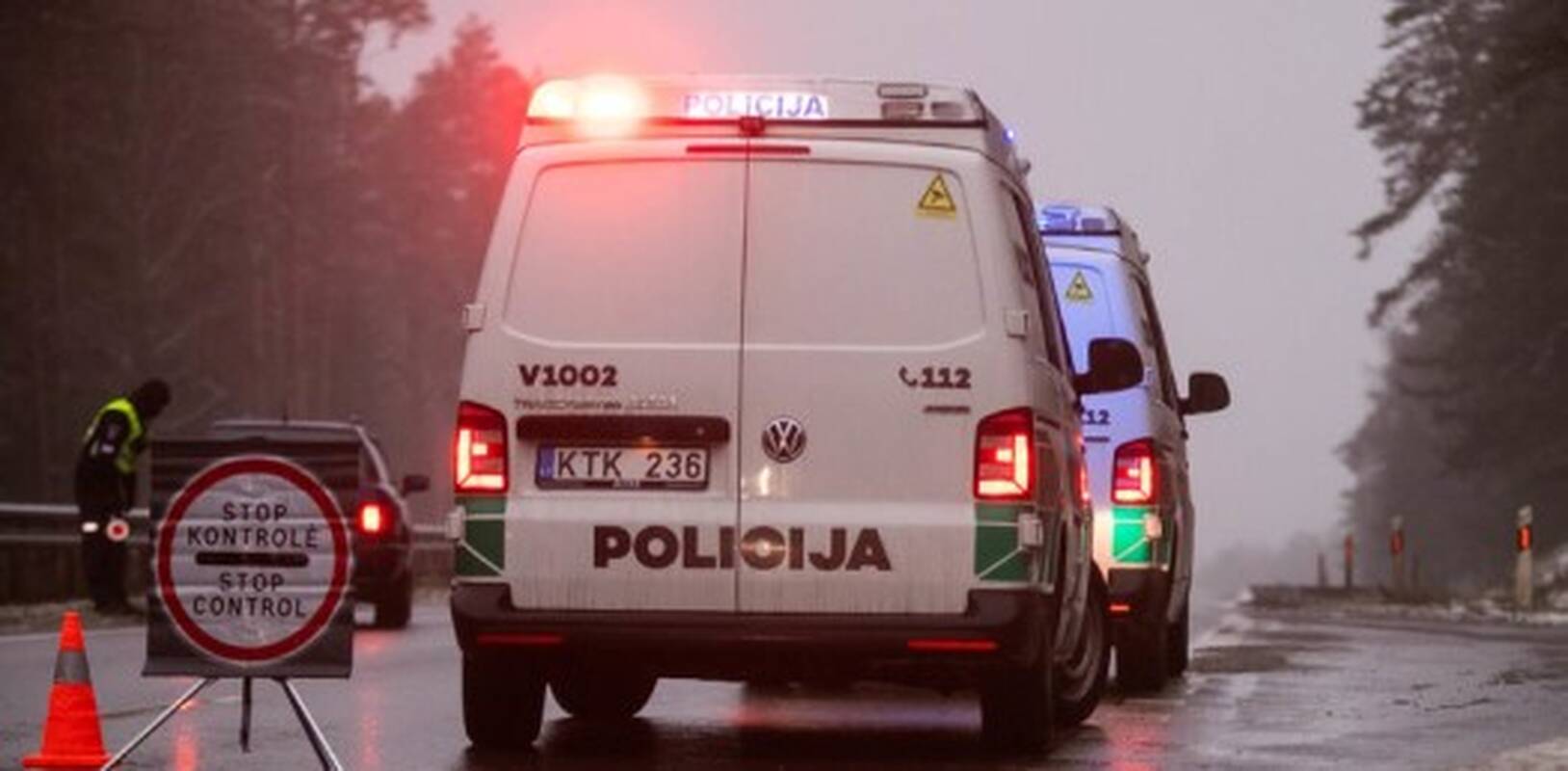 
<span>Vilniaus rajone avarijoje apgadinti trys automobiliai, ją sukėlęs neblaivus vairuotojas – ligoninėje</span>
