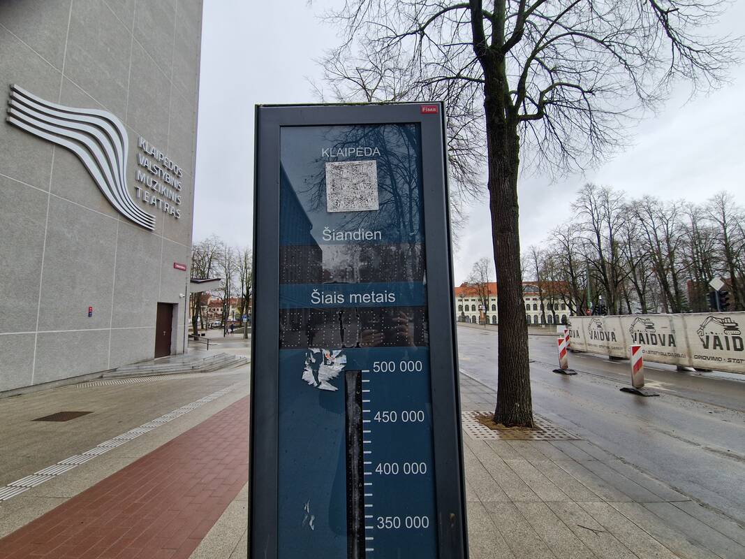 Paseno: skaičiuotuvas prie Muzikinio teatro dviračius skaičiuoja, bet skaičių neberodo.