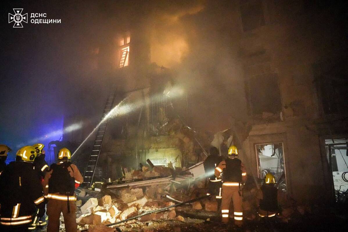 
<span>Per Rusijos atakas rytų Ukrainoje žuvo trys žmonės, Odesoje sugriauti namai</span>
