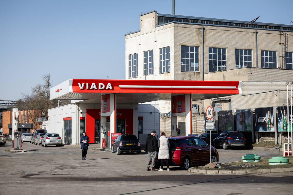 Kylančios kuro kainos