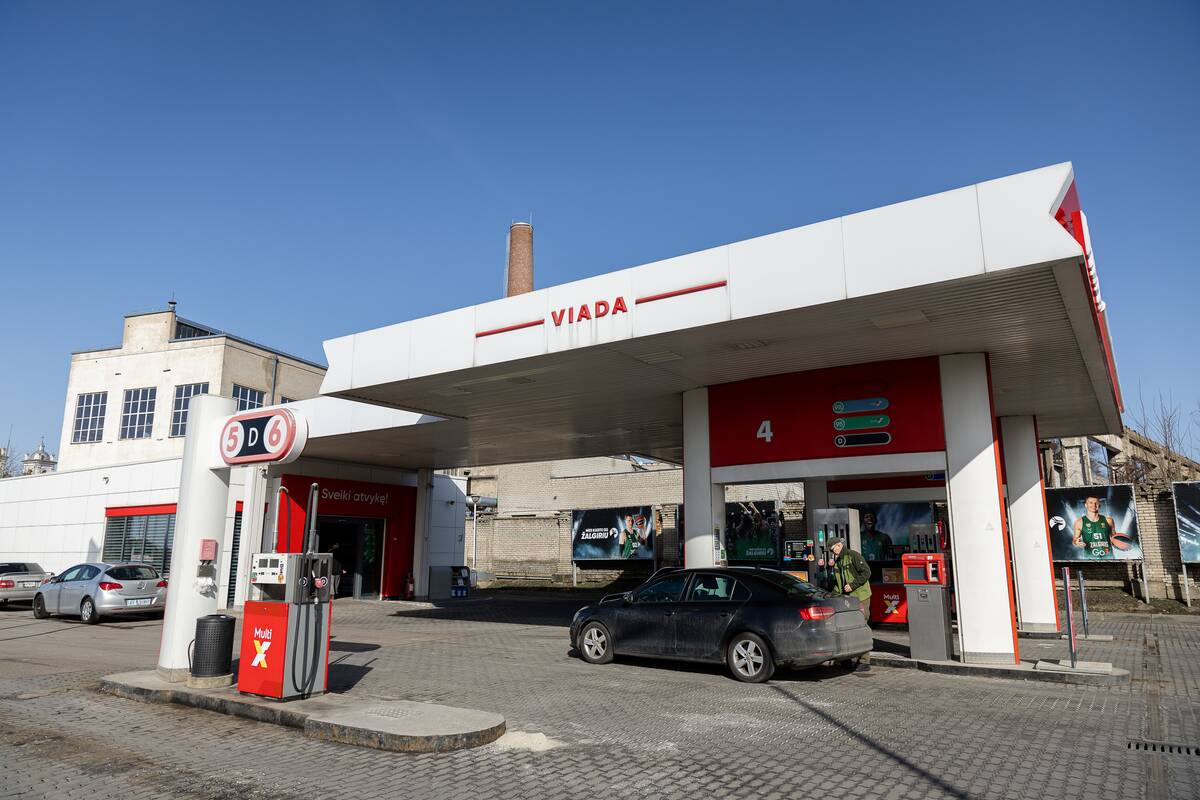 Kylančios kuro kainos