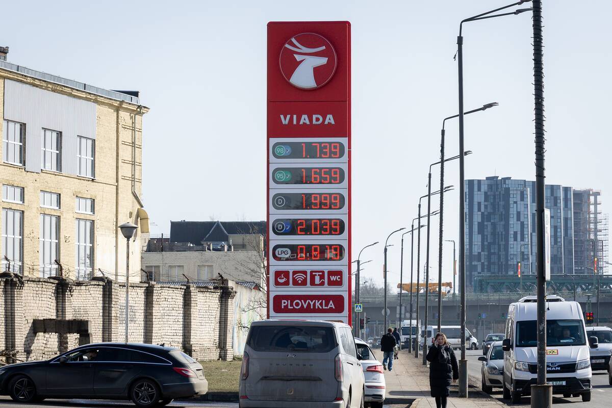 Kylančios kuro kainos