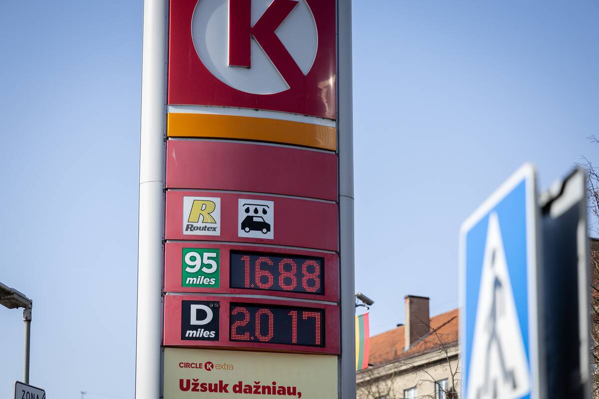 Kylančios kuro kainos