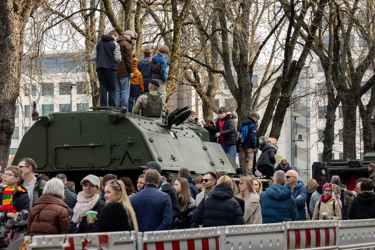 Karinės technikos paroda Kaune