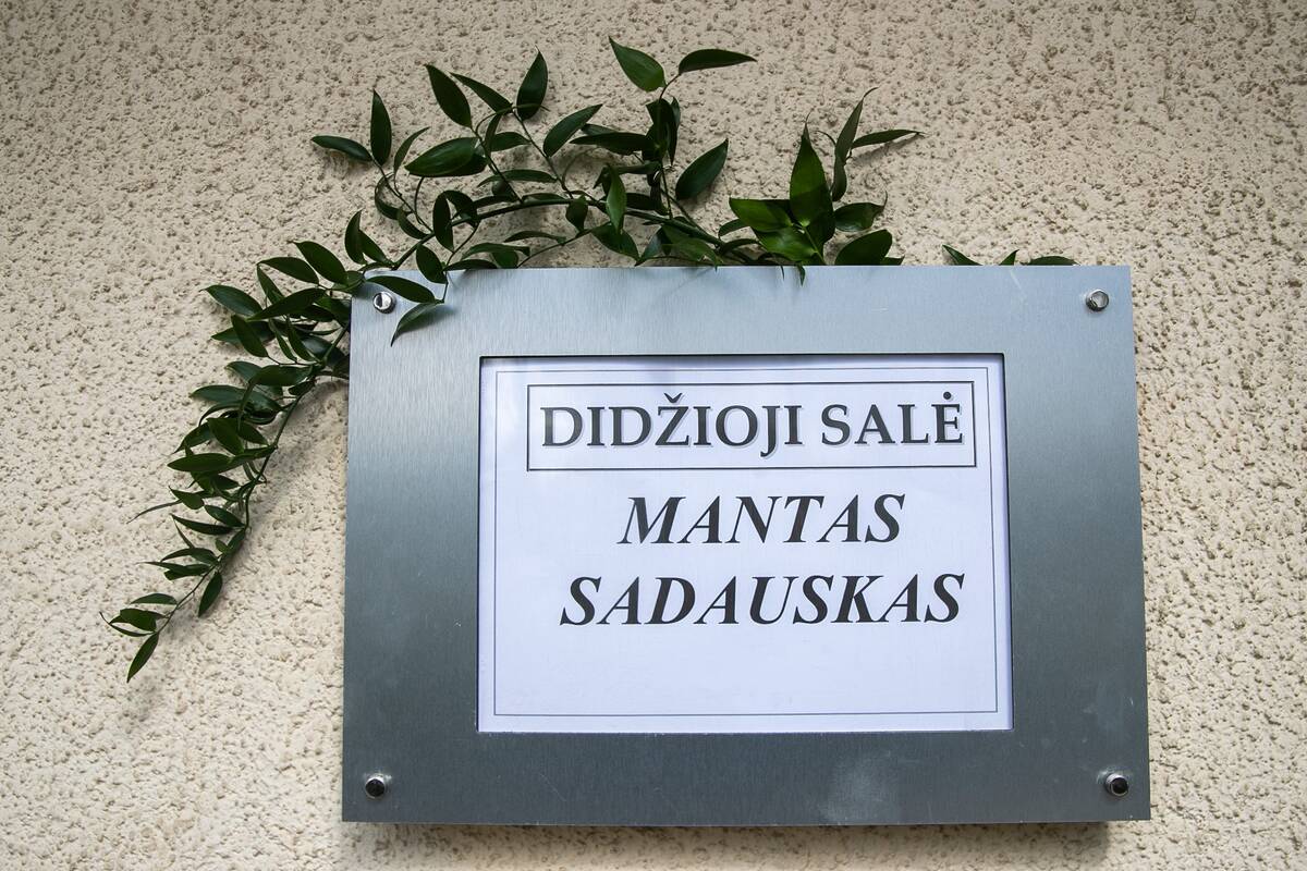Prasideda atsisveikinimas su paramediku 