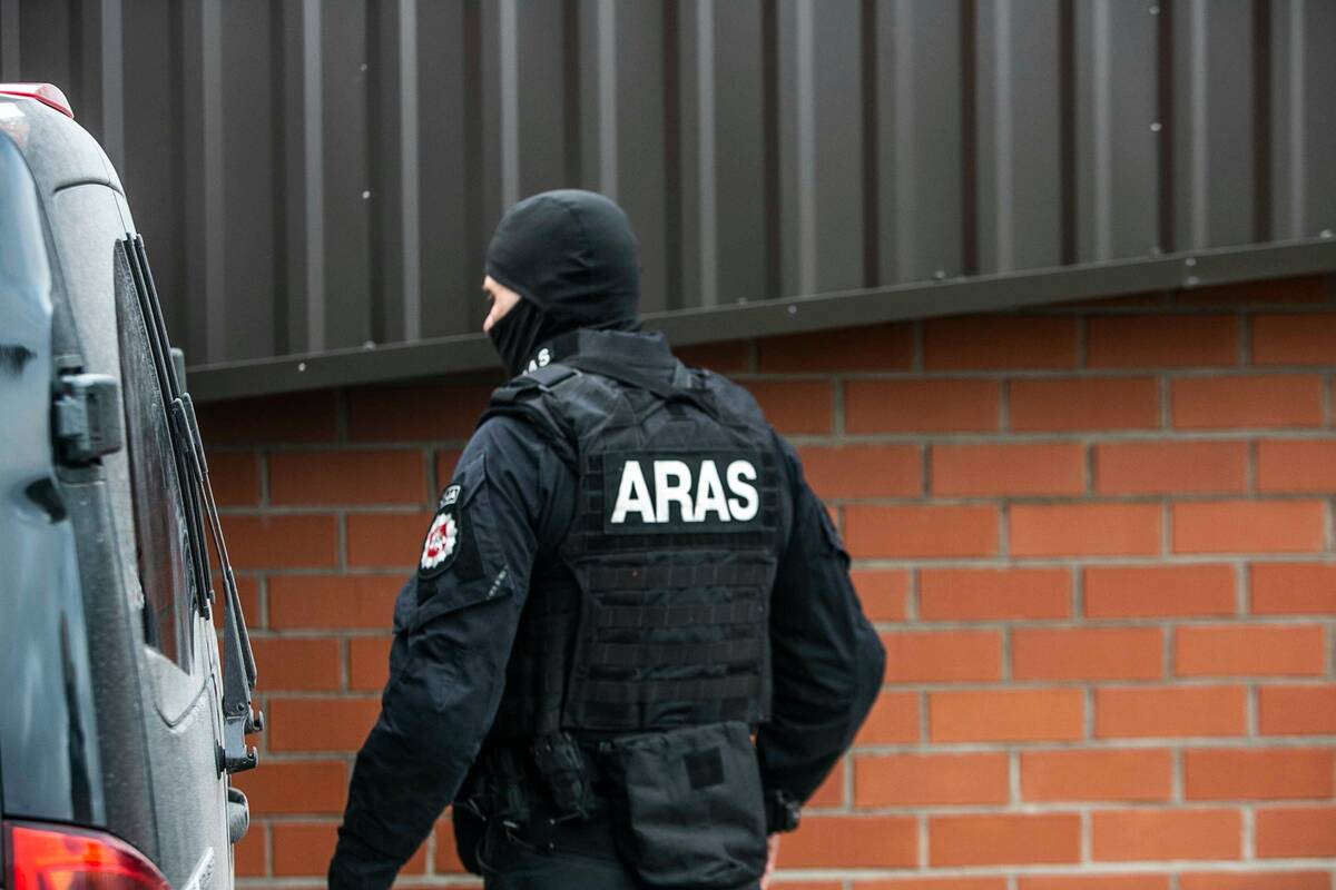 
<span>Į policijos komisariatą atvežtas sprogmuo: paaiškėjo, kas sukėlė chaosą</span>
