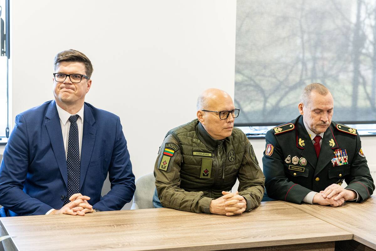 Pasirašymas dėl greitesnių sprendimų, skirtų oro erdvės grėsmėms neutralizuoti