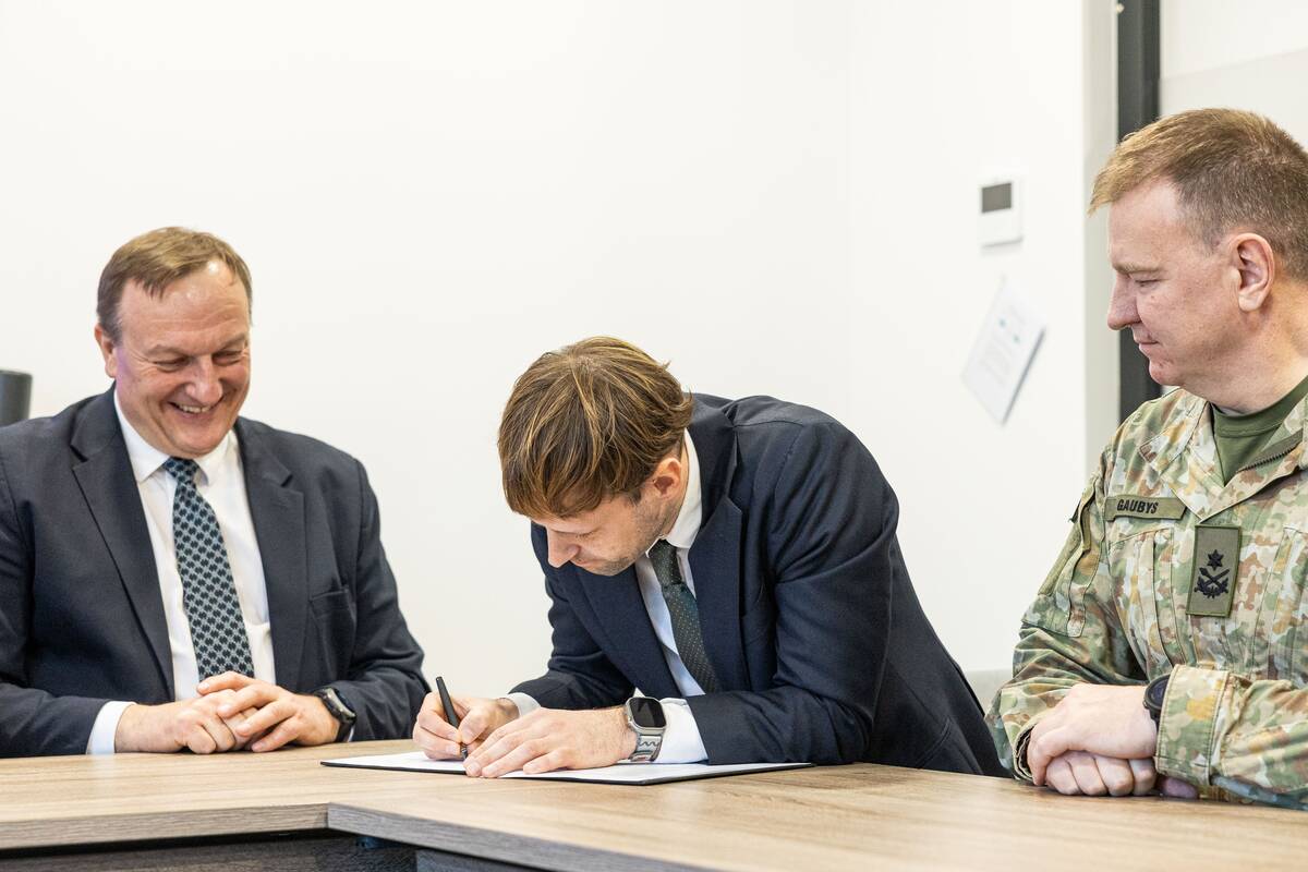 Pasirašymas dėl greitesnių sprendimų, skirtų oro erdvės grėsmėms neutralizuoti