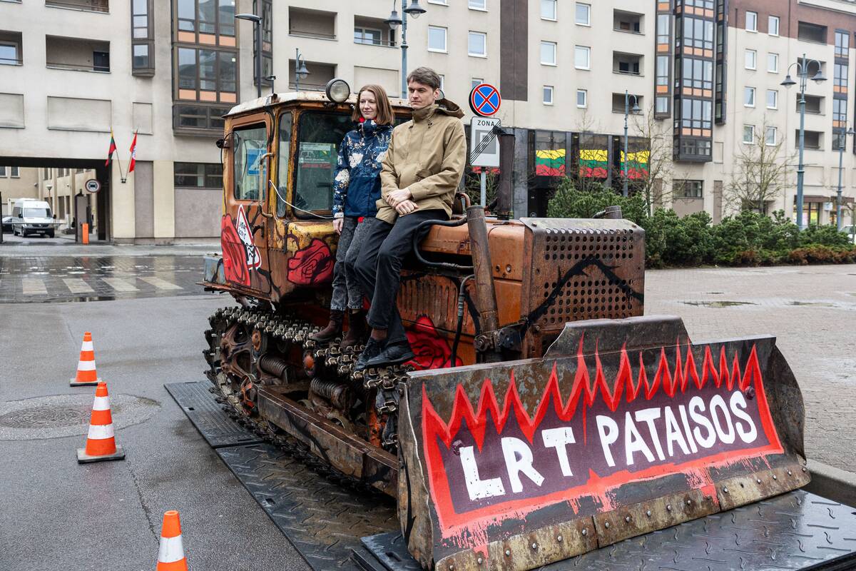 Protesto dėl LRT pataisų simbolio pristatymas