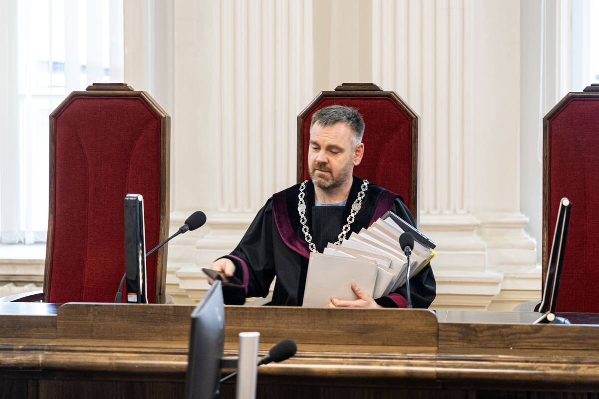 Užsidegančių siuntų bylos nagrinėjimas