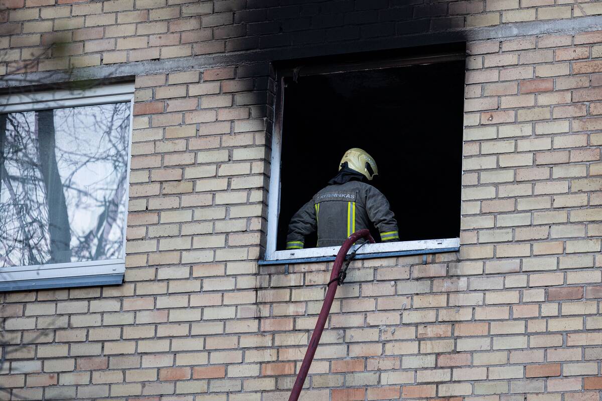 Tyzenhauzų gatvėje užsidegė butas