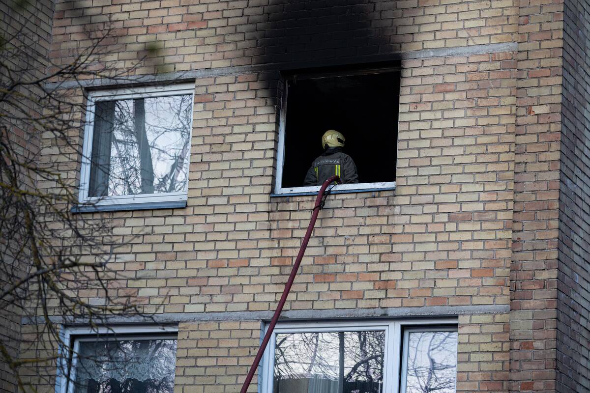 Tyzenhauzų gatvėje užsidegė butas