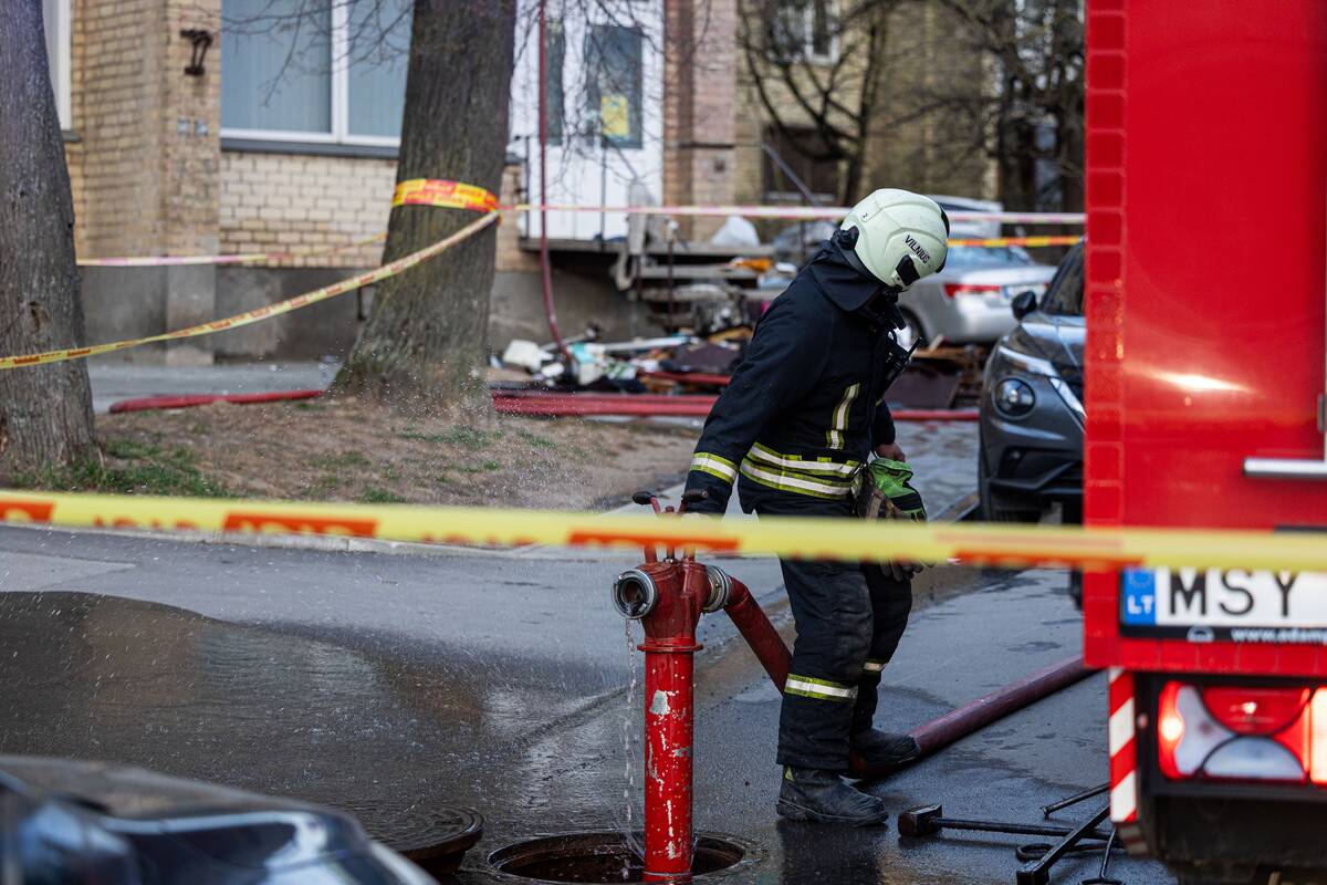 Tyzenhauzų gatvėje užsidegė butas