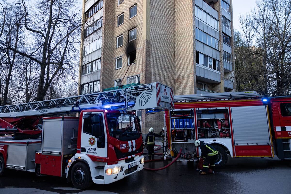 Tyzenhauzų gatvėje užsidegė butas