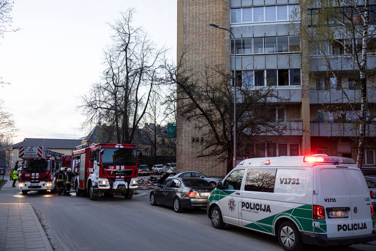 Tyzenhauzų gatvėje užsidegė butas