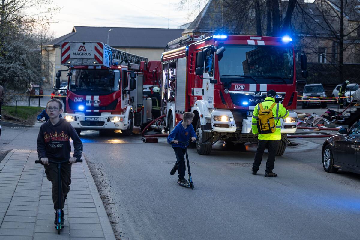 Tyzenhauzų gatvėje užsidegė butas