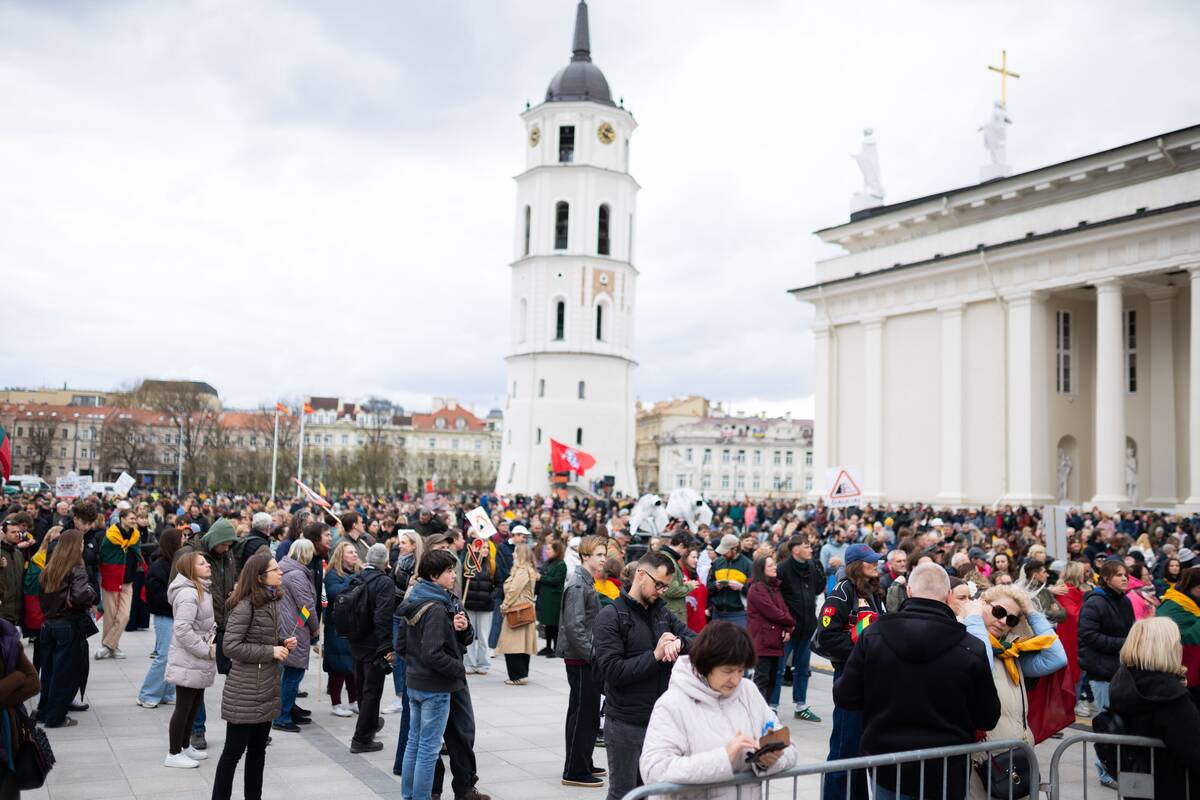 Vilniaus Katedros aikštėje surengta protesto akcija „Šalin rankas nuo laisvo žodžio“