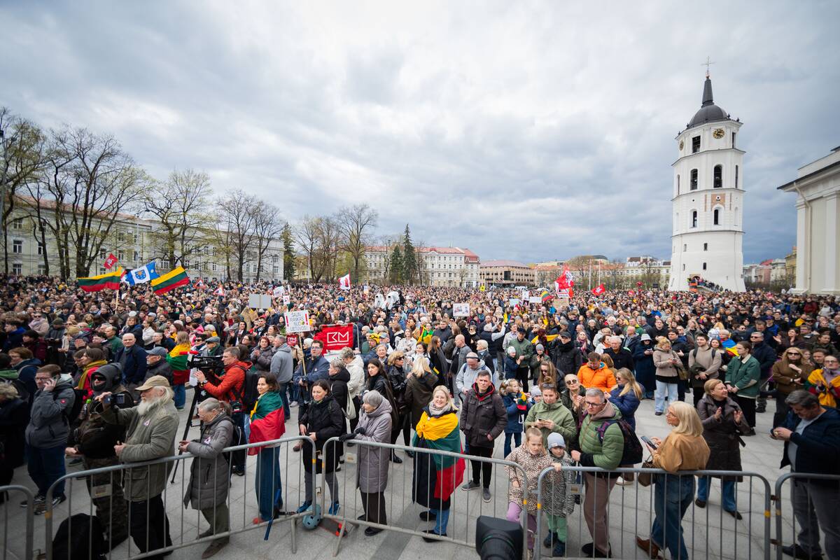 Vilniaus Katedros aikštėje surengta protesto akcija „Šalin rankas nuo laisvo žodžio“