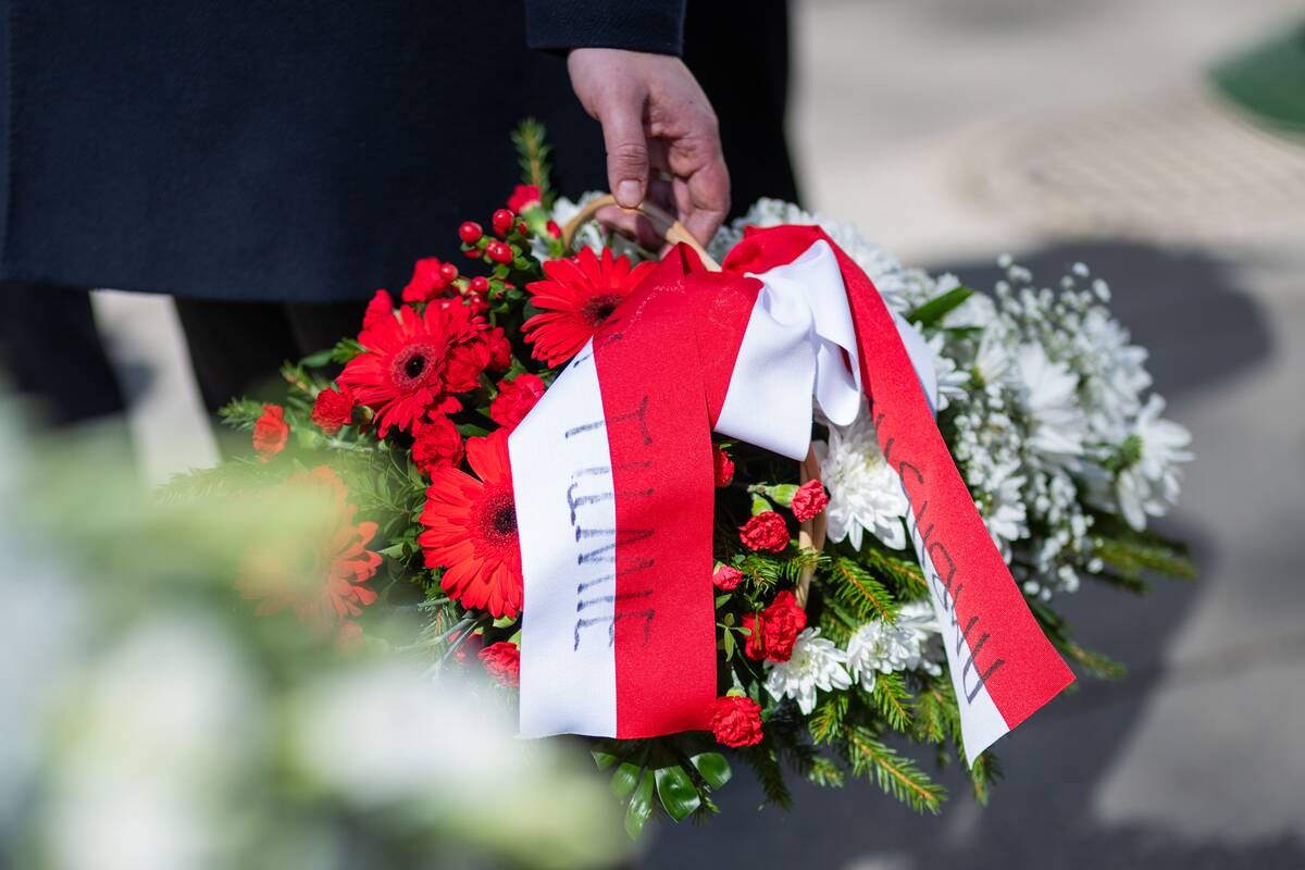 Gėlių padėjimo ceremonija prie Černobylio motinos paminklo