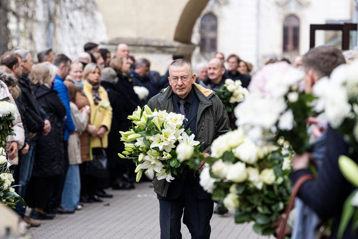 Į paskutiniąją kelionę išlydimas Romualdas Gražinis