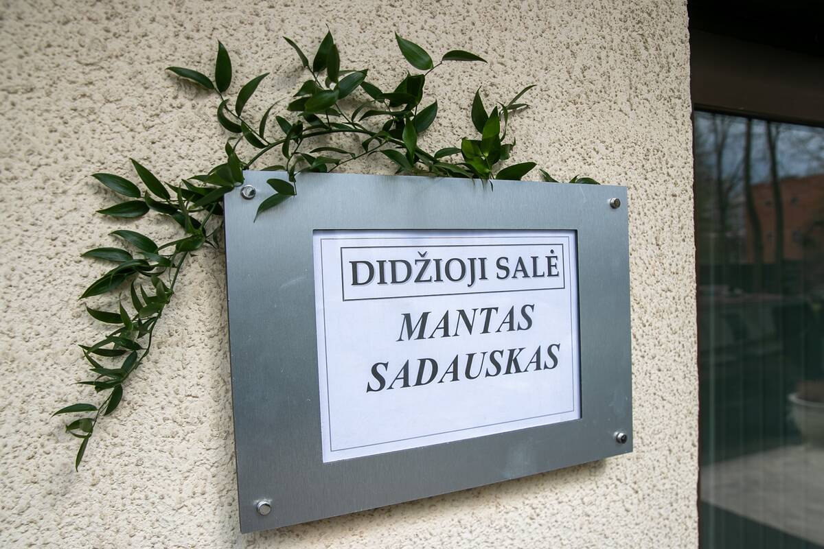 Prasideda atsisveikinimas su paramediku 
