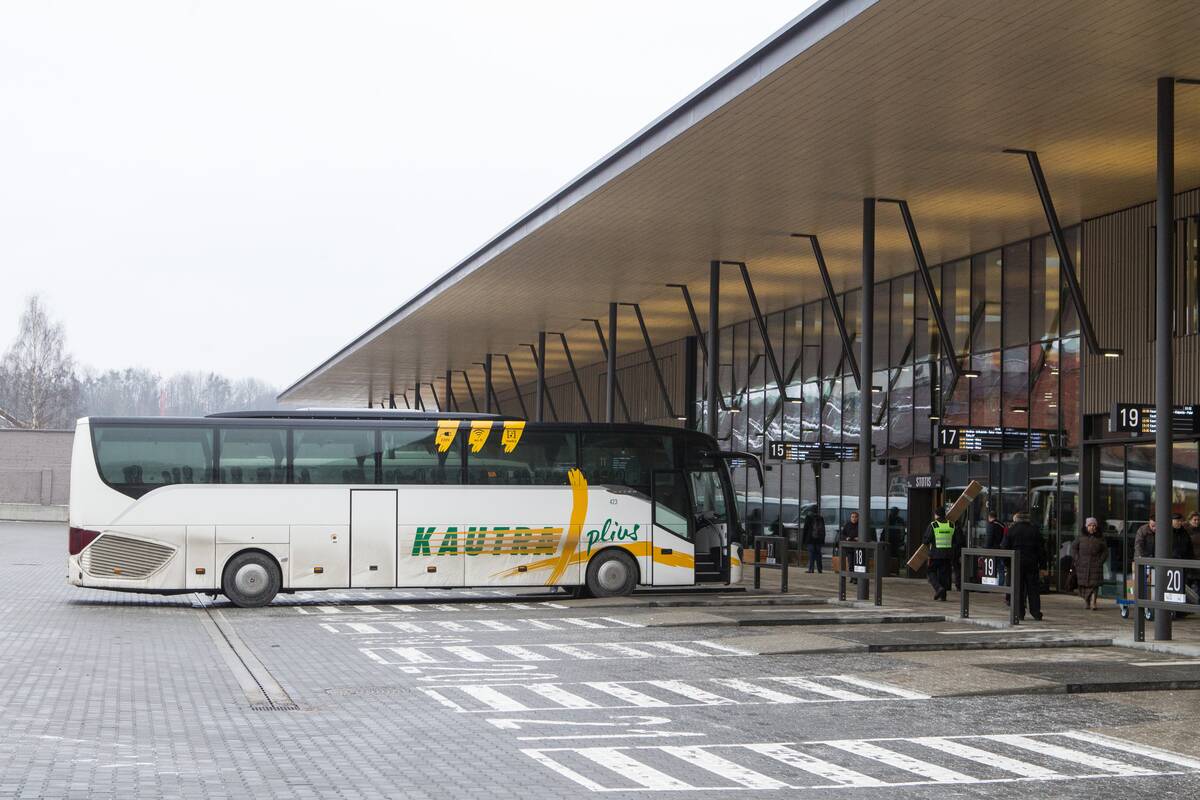 
<span>Pabrangus degalams vežėjai autobusais dirba nuostolingai, tačiau kainų nekelia</span>
