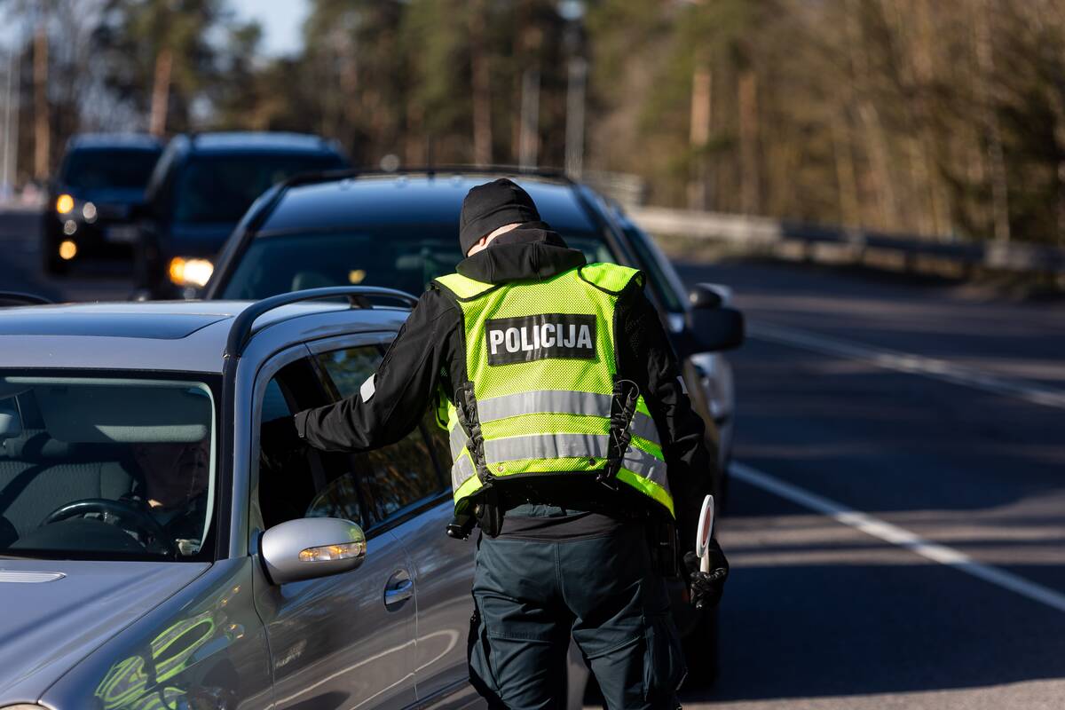 
<span>Tikisi šiemet išsiderėti daugiau lėšų pareigūnų atlyginimams</span>
