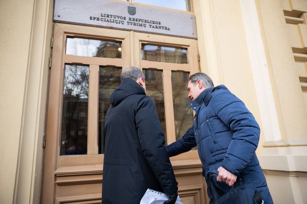 
<span>Įtarimai Paluckui, Skverneliui ir Starkevičiui – ar tai populistams atvers kelią į Seimą?</span>
