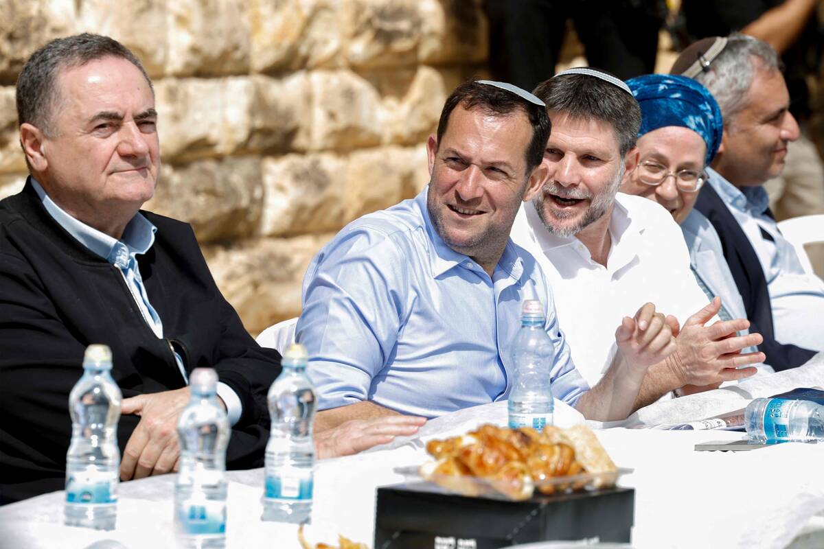 
<span>Izraelis sako laukiąs JAV žalios šviesos grąžinti Iraną į „akmens amžių“ </span>
