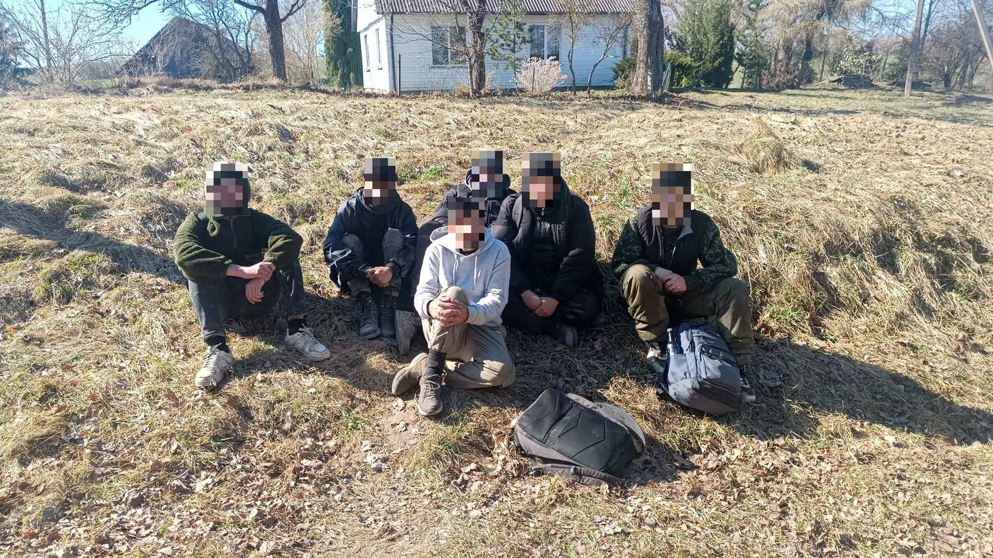 
<span>Pasieniečiai nutraukė neteisėtą migrantų kelionę į Vakarus</span>
