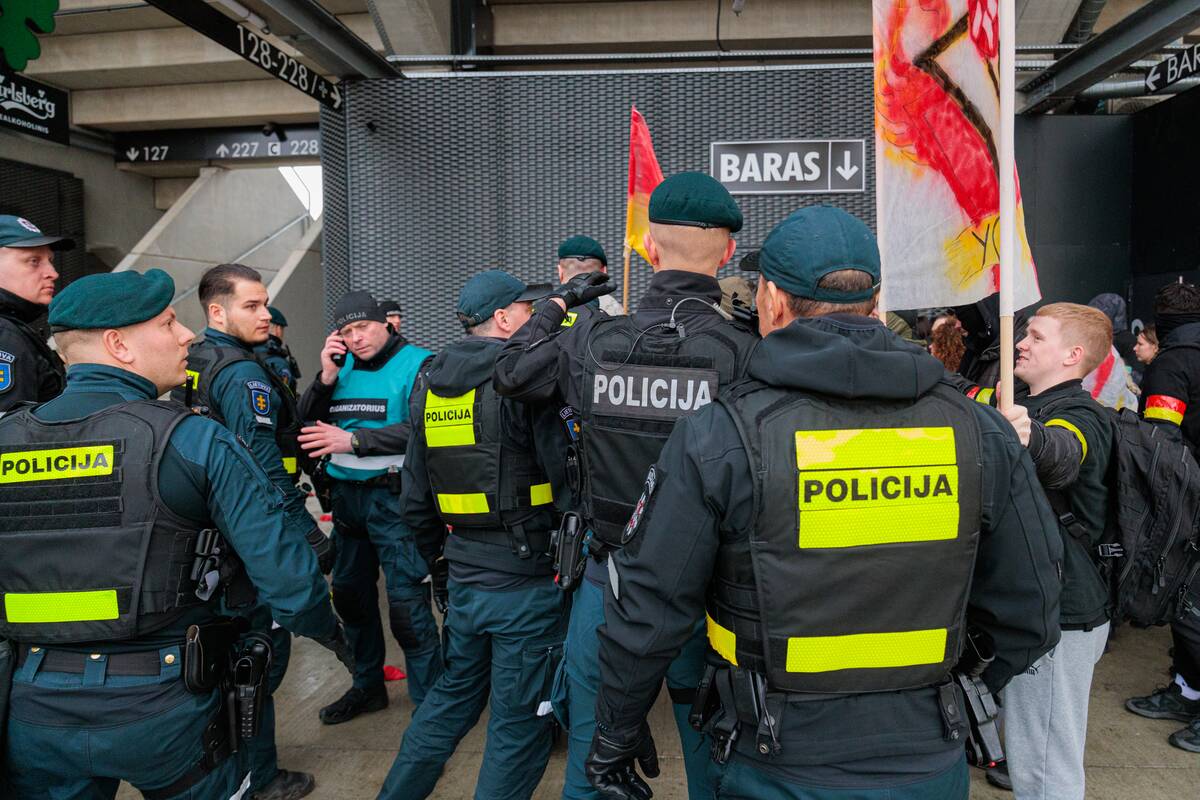 Tarnybų pratybos Dariaus ir Girėno stadione