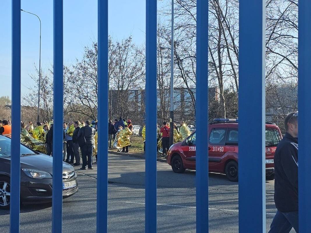 
<span>Šaudynės Lenkijos gamykloje: evakuoti šimtai žmonių</span>
