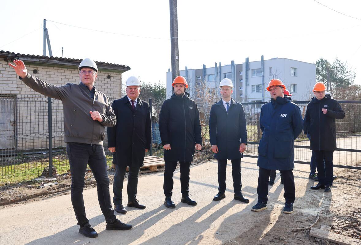 Vizitas: vykdomus darbus apžiūrėjo aplinkos ministras K. Žuromskas (trečias iš kairės) su komanda, Kauno rajono savivaldybės vadovai ir Aplinkos projektų valdymo agentūros atstovai.