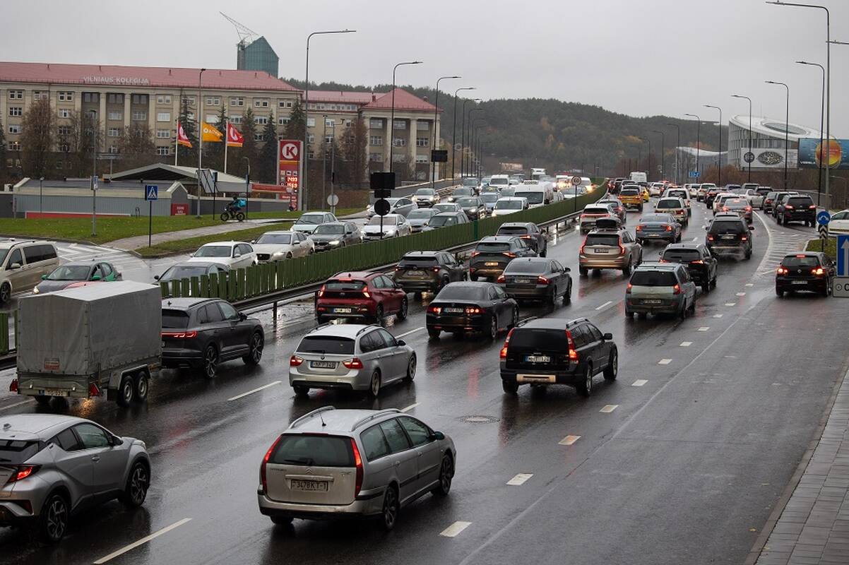 
<span>Daugėja įregistruojamų naujų lengvųjų automobilių</span>
