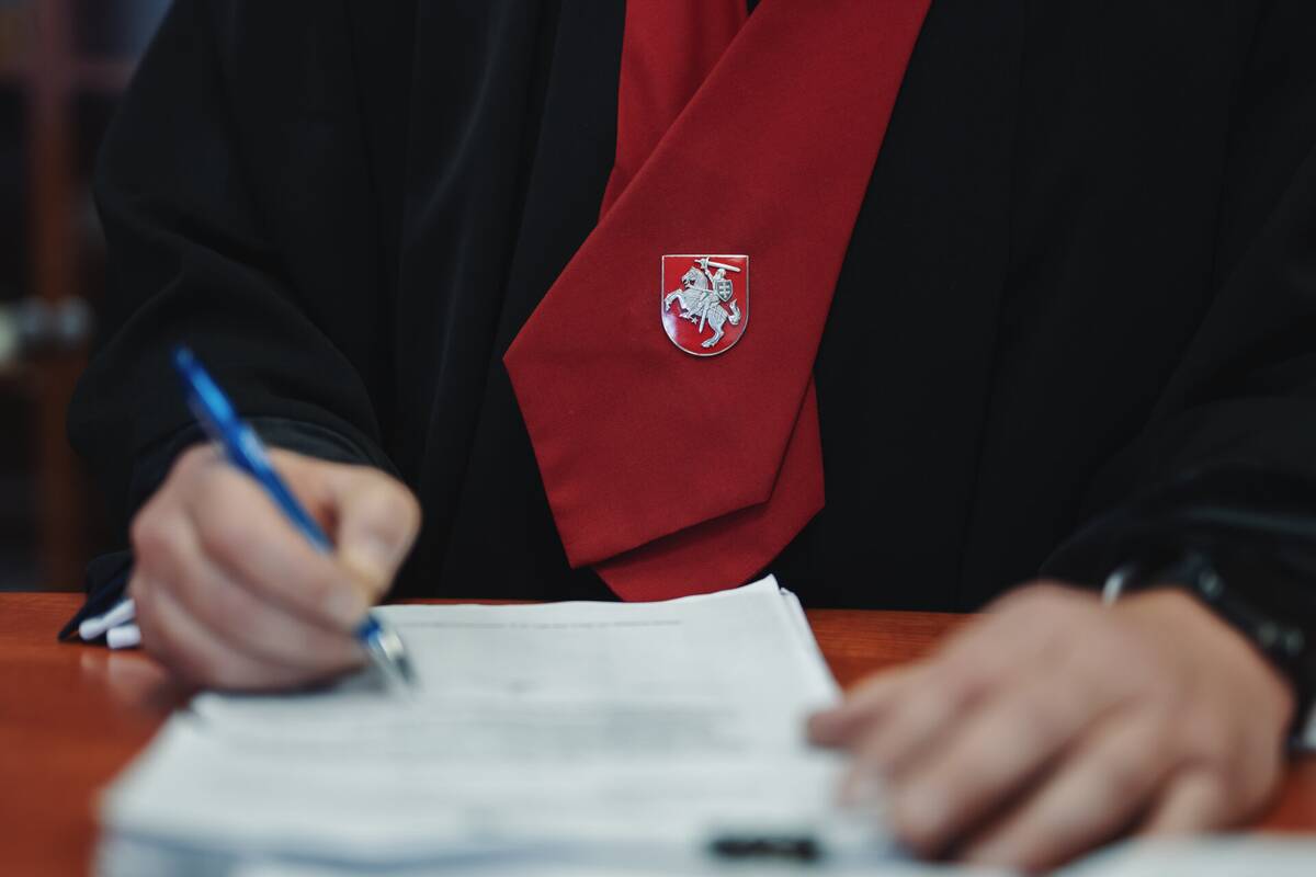 
<span>Teismas atleido du Neringos ir Šilutės rajono savivaldybių politikus nuo baudžiamosios atsakomybės</span>
