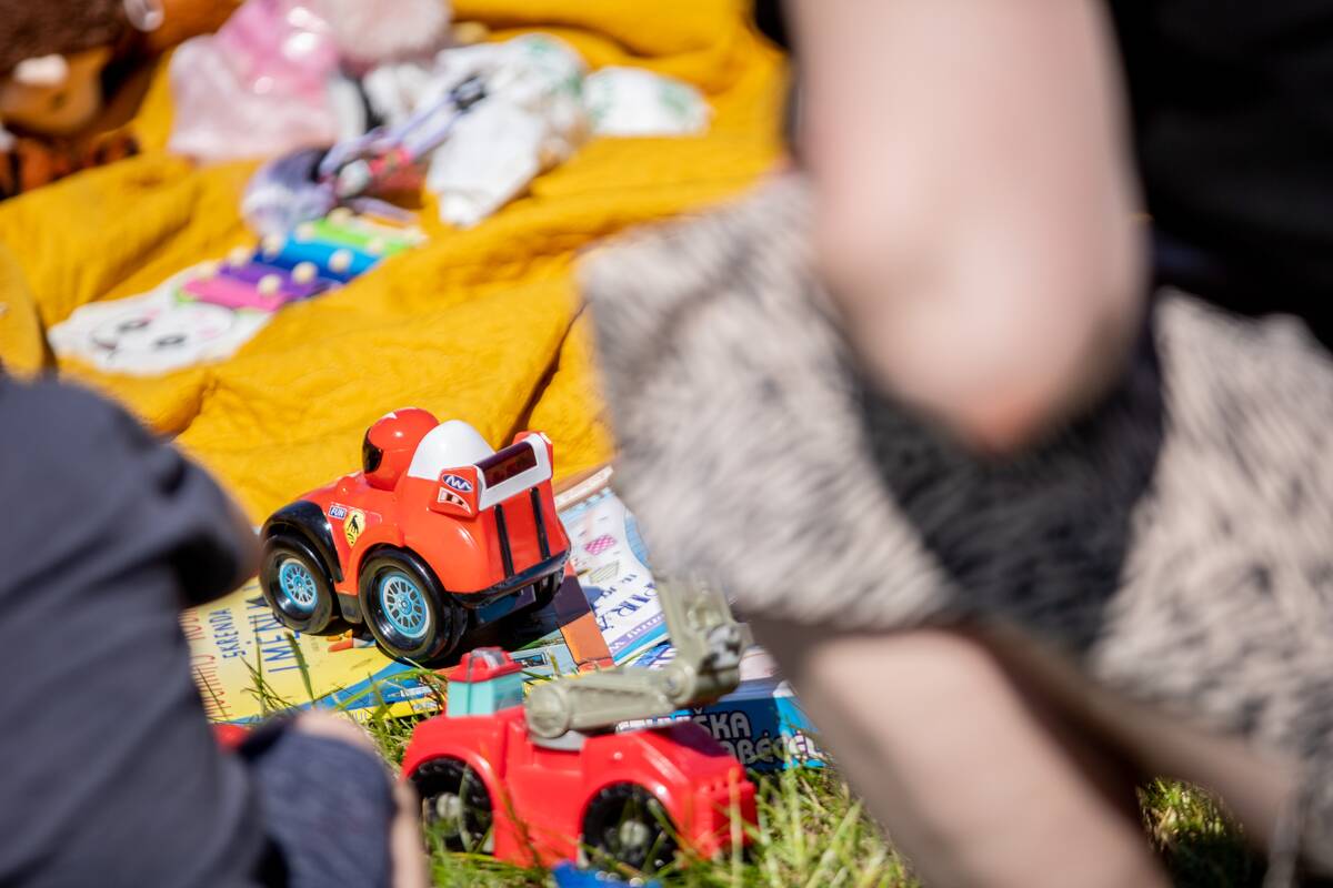 Dalijasi: tinkamus naudoti daiktus ar vaikiškus žaislus gyventojai raginami ne išmesti, o padovanoti kitiems miestiečiams.