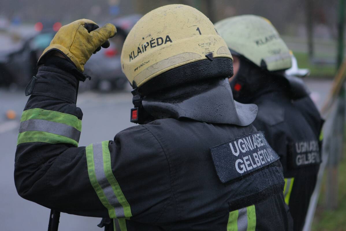 
<span>Judrioje sankryžoje – automobilio ir vilkiko susidūrimas: liejosi degalai</span>
