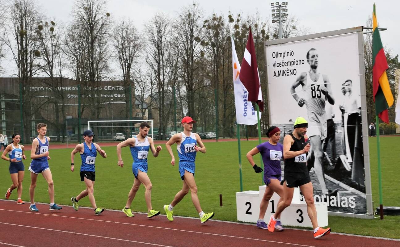 Startai: A. Mikėno sportinio ėjimo varžybose jėgas išmėgina ir olimpiečiai, ir lengvosios atletikos mėgėjai.