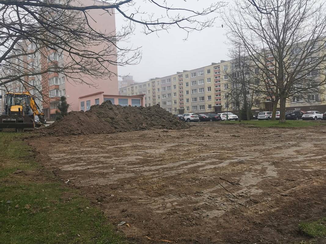 Pokyčiai: Klaipėdoje plečiamos daugiabučių kiemų aikštelės – darbai jau sparčiai vyksta Ievos Simonaitytės gatvėje.