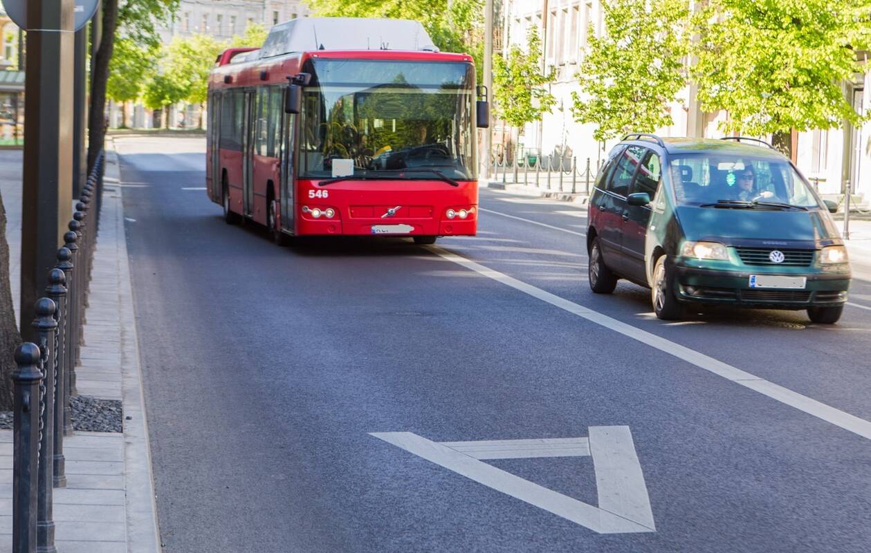 Sprendimas: A juostų plėtra miestuose jau duoda apčiuopiamų rezultatų – piko metu viešasis transportas tam tikromis atkarpomis juda greičiau nei lengvieji automobiliai.